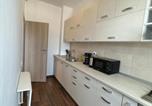 Location vacances  Musee du Village Bucarest - 97 Rent House-4