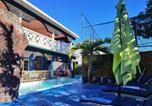 Location vacances Belle Mare - Spacious Villa with Pool and 10 Bedrooms in Quatre Cocos-1