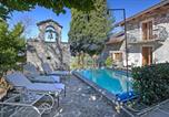 Location vacances Trois châteaux, muraille et remparts du bourg de Bellinzone - Mille Colline la Casa 2 - Happy Rentals-1