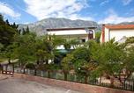 Location vacances Sućuraj - Apartments and rooms by the sea Zivogosce - Blato, Makarska - 521-1
