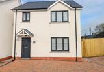 Location vacances Begelly - Lunaroxx, 6 Meadow Gardens, Kilgetty-1