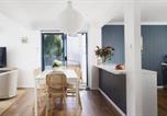 Location vacances Corlette - Coastal Hideaway - Water Views and Walk To The Beach-3