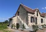 Location vacances Ygrande - Maison de ferme rénovée 18ème avec jardin, cheminée, Wi-Fi et parking - Fr-1-489-433-1