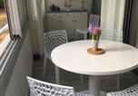 Location vacances  Gard - Appartement 2 pièces cabine climatisé pour 4 personnes au Grau du Roi avec parking - Fr-1-731-128-2