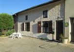 Location vacances  Meuse - Maison cosy avec terrasse, 3 chambres, wifi, animaux acceptés, idéal pour familles en Meuse - Fr-1-585-2-3