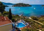 Location vacances Dubrovačko-Neretvanska - Beachfront Villa Gradina-1