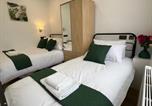 Location vacances  Gare de Walsall - Florence House - 3 Twin Bedroom House 3 Showers 2 Ensuites Plus Walk-in Wetroom Garden Fast Wi-Fi J1-M5 on Doorstep Weekly Stays ok Contractor Accommodation Another Best-in-Class-2