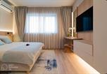 Location vacances  Musee du Village Bucarest - Le Central Aparthotel-2