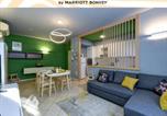 Location vacances  Province de Brescia - Green family Apartment with private box parking Desenzanoloft Official Partner Homes & Villas by Marriott Bonvoy-1