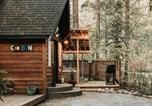 Location vacances Chilliwack - Glacier Springs Cabin #16 - Hot Tub - Wi-Fi-2