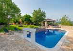 Location vacances Imotski - Cozy Home In Grubine With Outdoor Swimming Pool-1