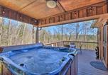 Location vacances Helen - Helen Cabin with Deck and Hot Tub Less Than half Mi to Main St-3