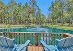 Location vacances College Station - Secluded Luxury Wagon with Pond, King Bed, Full Bath, Patio-4