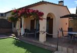 Location vacances Torroella de Montgrí - Casa acogedora con jardín y piscina en zona tranquila cerca de la playa en L'Estartit - Es-323-16-1
