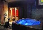 Location vacances Château d'Ussé - Maison en Touraine avec Spa et Sauna, proche Châteaux de la Loire - Fr-1-381-473-1