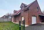 Location vacances Aire-sur-la-Lys - 4 Bedroom Lovely Home In Roquetoire-1