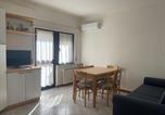 Location vacances  Province de Gorizia - Sea breeze holiday villa in Grado-1