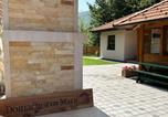 Location vacances  Monastère de Studenica - Domaćinstvo Marić-1