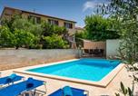 Location vacances Buje - Villa Greis with 4 bedrooms and pool in Buje-1
