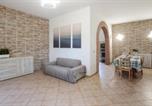 Location vacances Bibbona - Cozy Home In Cecina With Wifi-3