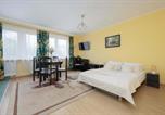 Location vacances Poznań - Cozy Apartment for 4 People with Swimming Pool and Tennis Court by Noclegi Renters-1