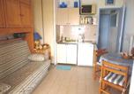 Location vacances La Môle - Joli studio rez de jardin résidence avec piscine-2