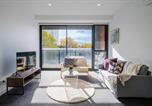 Location vacances  Australie - Cozy 1br Apt Walk to Swinburne & Glenferrie Rd-1