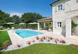 Location vacances Kanfanar - Villa Elena with private pool and sport courts-3