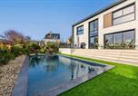 Location vacances Santec - Villa Poppy - Avec piscine vue mer-1