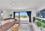 Location vacances Cams Wharf - New Property Seabreeze Bungalow - Lakeview Sunset Delight at Sunshine on Lake Macquarie-4