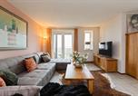 Location vacances South Holland - 612s Luxury 2 bedroom apartment terrace, waterview-1