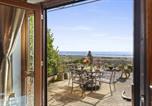 Location vacances Pendine - Bay View - holiday cottage by the sea with stunning views-1