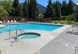 Hôtel Whistler - Cascade Lodge, ski valet service, boot and glove dryer, 2 hot tubs, year round heated pool, gym, sauna, change rooms & showers, Wifi, cable Tv, front desk check in services-4