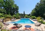 Location vacances Saintes - La Loge du Grand Cèdre, chambre d'hôtes Socosy-2