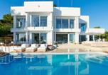 Location vacances Santa Eulària des Riu - Lavish villa with infinity pool and views-1