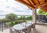 Location vacances  Province de Brescia - Happy Villa-3
