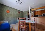 Location vacances Jausiers - Confortable T2 avec balcon et parking à Jausiers - Fr-1-165a-174-1