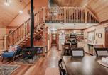 Location vacances Chilliwack - Glacier Springs Cabin #21 - Log Cabin - Wi-Fi - Pets Ok-4