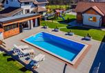 Location vacances Veržej - Timber Cottage With Pool - Happy Rentals-2