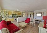 Location vacances Cavalaire-sur-Mer - T3 au centre de Cavalaire avec parking, clim, wifi, proche plage - Fr-1-100-272-3