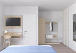 Hôtel Malente - Fairschlafen Boutique Hostel Dreibett Kapitänszimmer 1-02, Sauna, Fitness-2