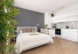 Location vacances Katowice - Stylish Studios with Parking near Spodek Arena by Noclegi Renters-2