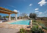 Location vacances Martina Franca - Td Trulli Perla Bianca Trulli with Pool & Vineyard-1