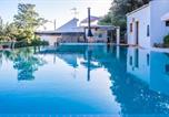 Location vacances  Salir - Casa da Tita-3