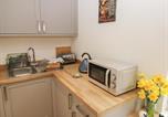 Location vacances  Gare de Ton Pentre - Heidiaway Lodge-4