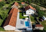 Location vacances Škabrnja - Family friendly house with a swimming pool Gornje Rastane, Biograd - 23137-2