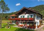 Location vacances  Wachensee - Gästehaus Karwendelblick - Ferienwohnungparterre-1