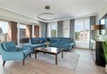 Location vacances Gdansk - Luxury Apartment with Three Bedrooms Air Conditioning and Parking by Noclegi Renters-1
