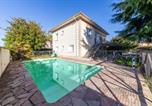 Location vacances Gare SNCF de Laroque - Le Churchill - Piscine Privée-1