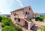 Location vacances  Plaine de Stari Grad - Apartment Lavcevic-1